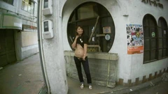 Milf en jeans ultra bajos al aire libre ..