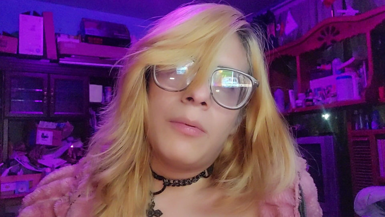 Crystal Phoenix: Sissy Memakai Rantai Seks Di Gereja Asmr