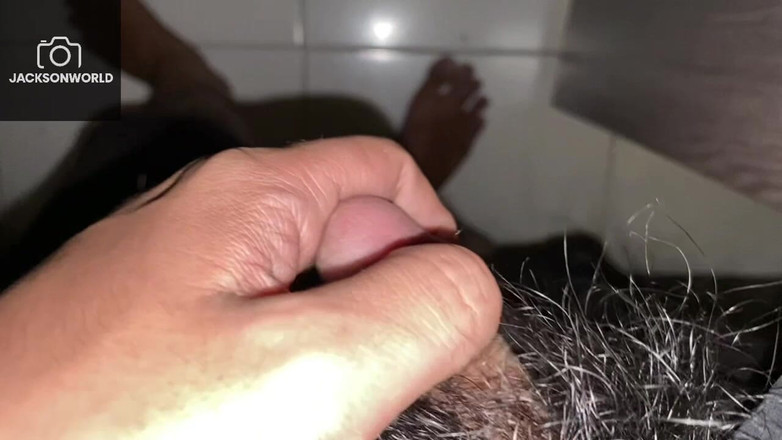 Jackson World: 더 이상 참을 수 없을 때까지 옷장 앞에서 자위하는 핫한 솔로 세션