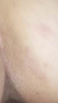 Cewek sange ini lagi asik ngentot kontol sampai crot di dalam