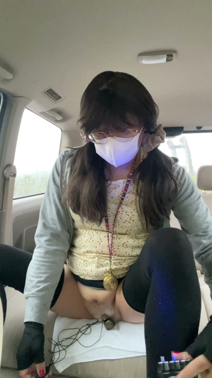 megu2002: No. 317 Exhibitionism in the Car