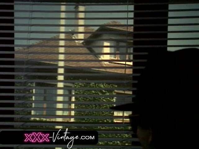 XXX-Vintage: Phục tùng qua đường hậu môn với một cô bé tóc...