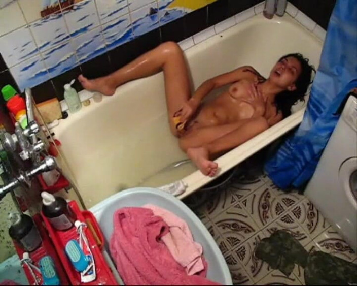 Horny Fuck Bitches: トイレで目撃