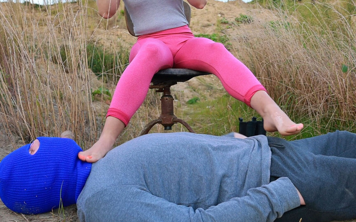 JoZi: Outdoor Foot Worship and Ballbusting, Amateur Femdom Jozi Trampling