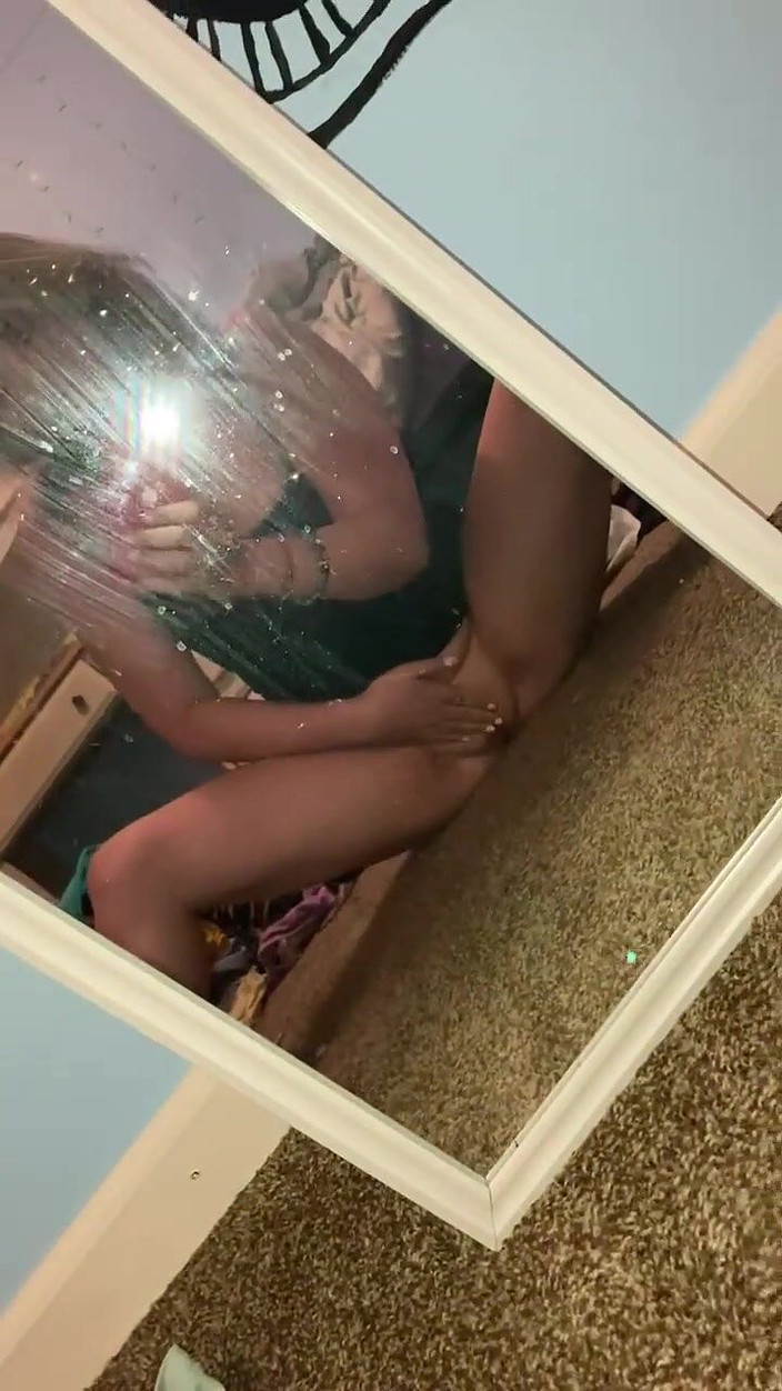 Shyanna: Cachonda puta frota su coño