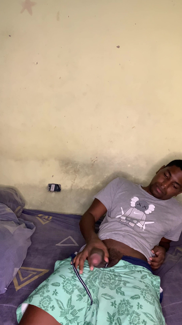 Luis2711: Rumah Bersendirian Dengan Banyak Susu