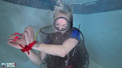 UKCuteGirl: Legato sotto la superficie - scuba stuzzica e gioca con la...