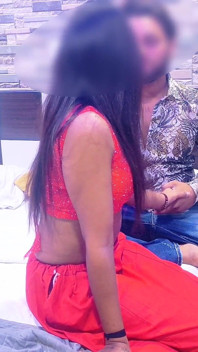 Cuplu proaspăt indian soț căsătorit cu o soție frumoasă și sexy în luna de miere
