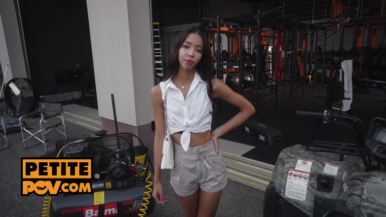 Petite POV: POV - Baise en POV avec la salope coquine Lia Lin