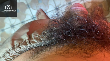 Jackson World: Banyoda gece geç saatlerde tek başına kaç