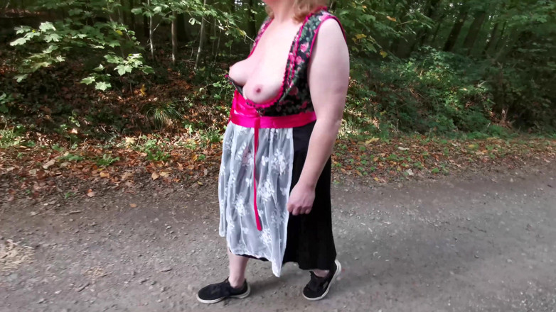 Bouncy Tits Action: Haar vagina billenkoek geven met gebonden tieten
