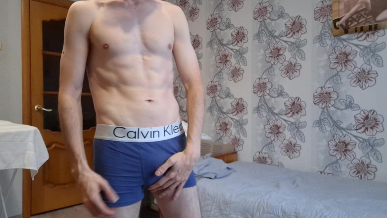 AlexRusFun: Chudy facet pokazuje swojego penisa i dziurę w dupie