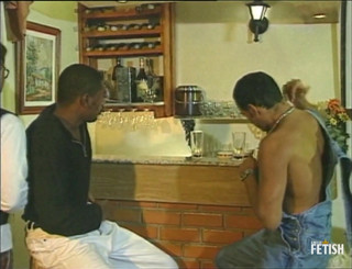 Gay Diaries: Il gay nero riceve un pompino profondo da un gay...