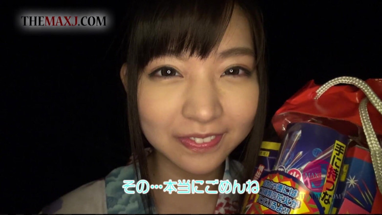 Asian happy ending: La ragazza asiatica sexy viene sditalinata mentre succhia un cazzo...