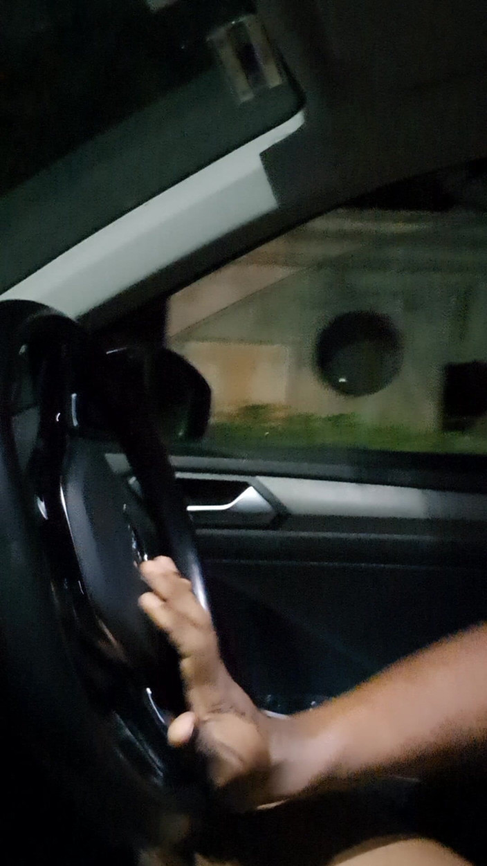 Indianexhib: Dirigindo nua no meu carro