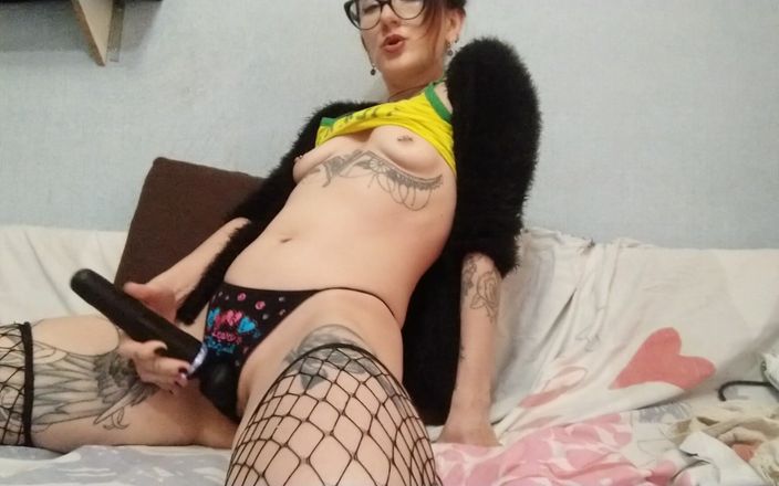 HellENXxOo: Masturbación super cachonda y orgasmo intenso
