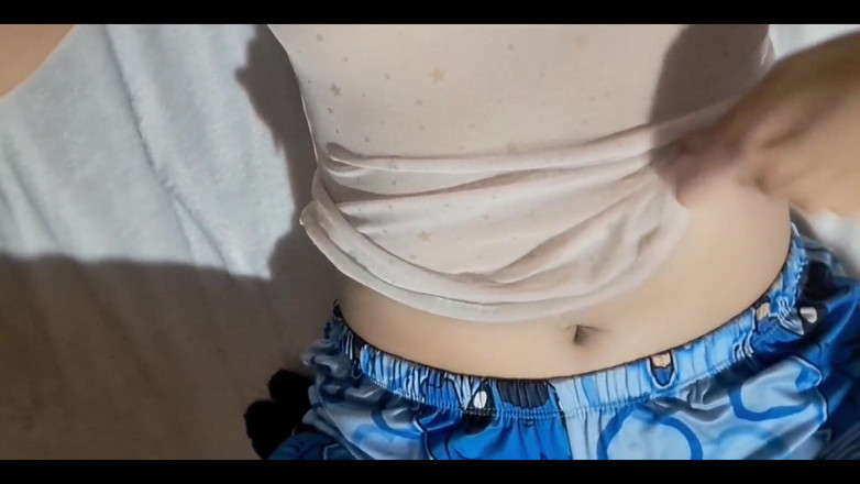 Yulieth Gomez: Ayah tiri, kamu suka toket besarku nggak?