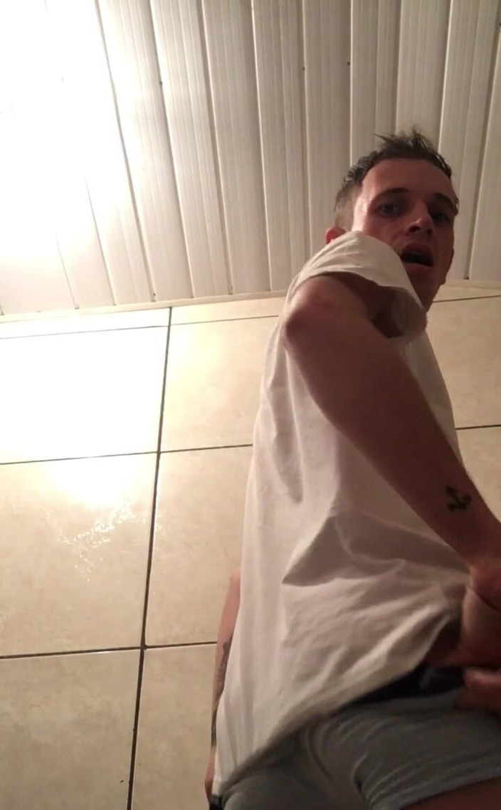 Olyvergay: Pokazuje mój seksowny tyłek