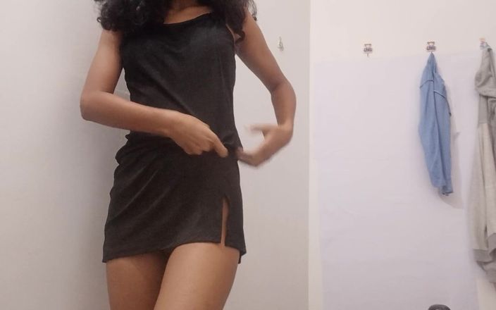 desigirl93: Hintli kız göğüslerini gösteriyor ve parmaklıyor