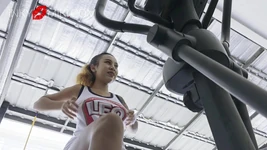 Risky Naked Workout Right in the Front Yard