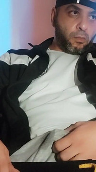 젖고 악취 나는 긴 속옷을 입은 Dj-bro가 일주일 넘게 입고 있어요