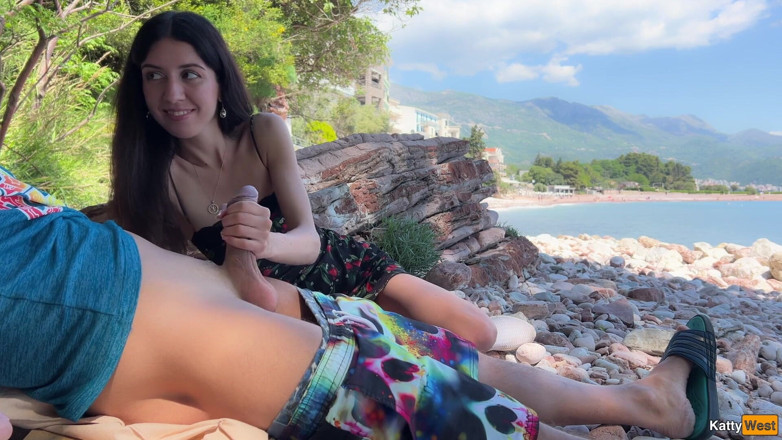 Katty West: Riskli açık havada yarak sahilde teşhir ediyor - sikini elimde aldım...