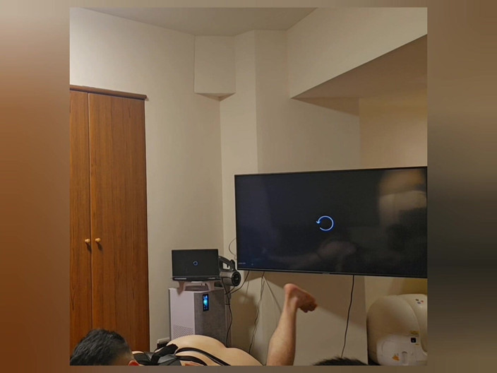 JustinXshow: 肉の小便器はどうしても私にセックスしてほしいと懇願する