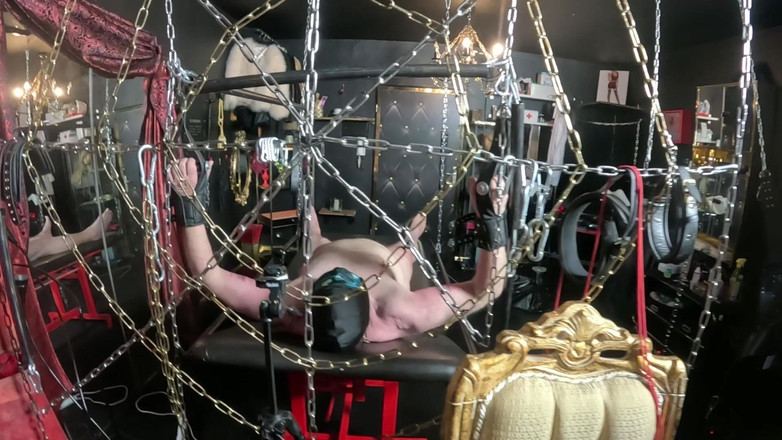 Queen_of_BDSM: Schlaege, mit Knebel im Maul!