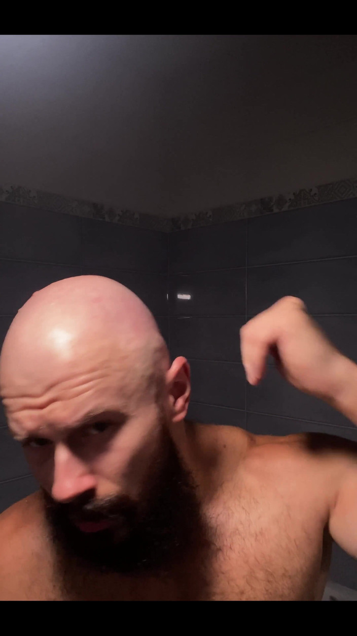 Mister Stone: Asmr मेरे सिर को शेव करने का वीडियो