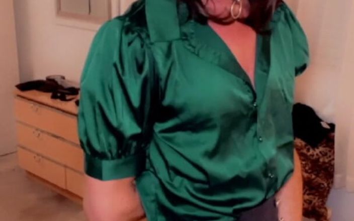 TVI Studios Val Parker: Nadržený crossdresser v nylonových punčochách