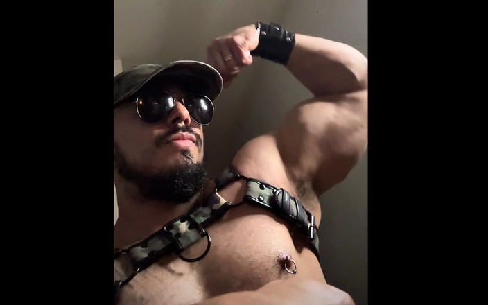 Reds and Muscles: ハーネスホール