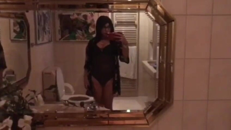 Tgirl Yaritza Vega: Dark hair style