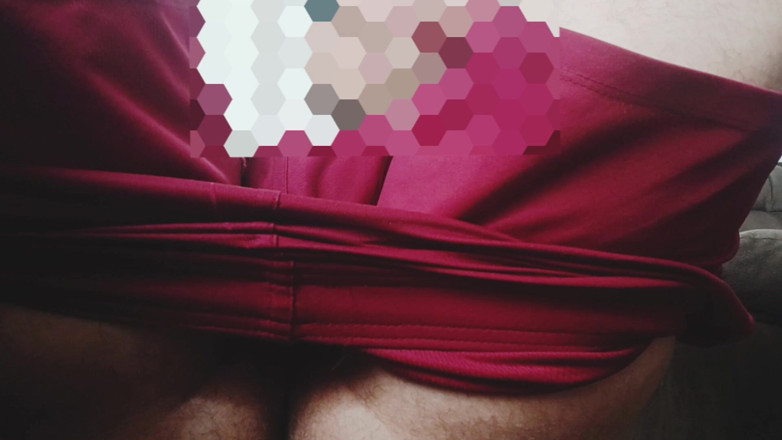 amateurbrazilian: Femboy Care Zgârie Bilele Roșii