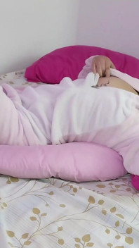 Sex nud, pijama, petit dildo, masturbare dură