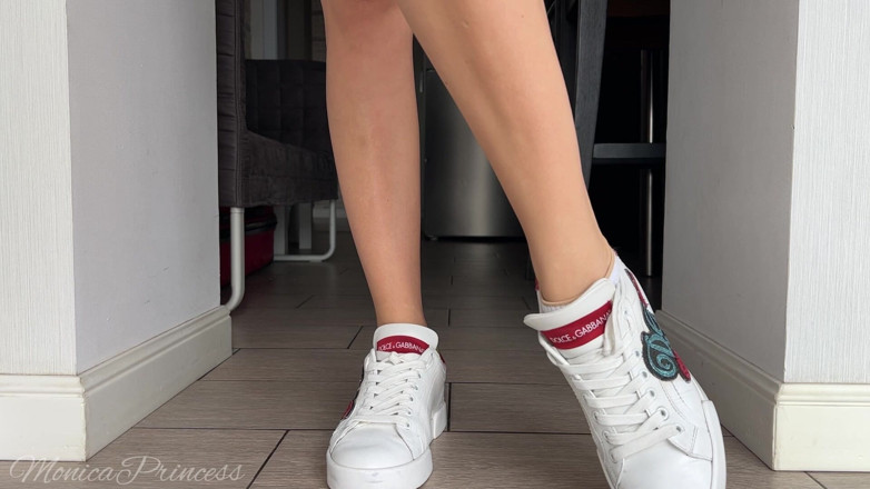 Princess Monica: Прогулянка в туфлях d&amp;g