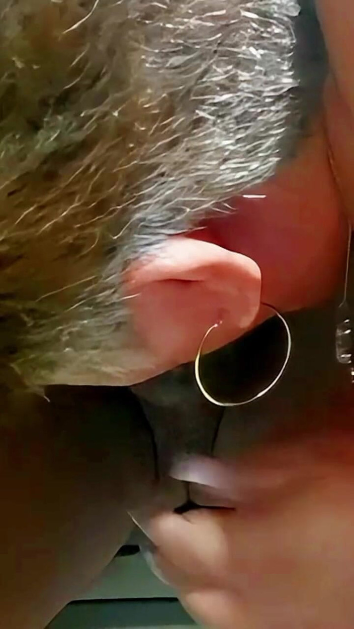 Milfta boohot: Как вкусная шлюха моей мачехи сквиртует, когда она трогает ее киску и сосет мой член