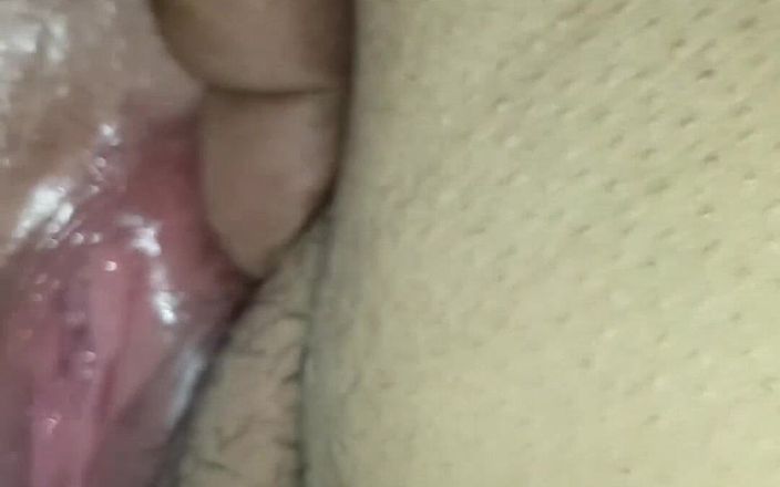 Indiancouple659: Fingrar bhabhis rosa fitta