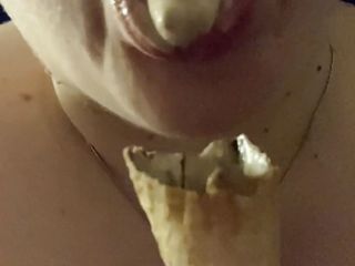 Real HomeMade BBW BBC Porn: La fan bbw culona richiesta di leccare il gelato
