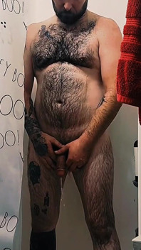 Lelaki bertatu panas mandi seksi
