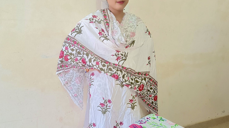 YOURAMRITA04: Pacar desi India yang lucu bercinta di rumahnya pacarku mengisap...