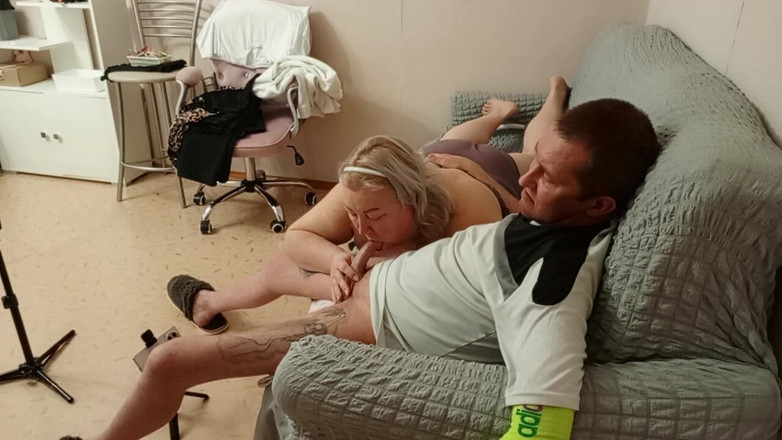 Zona901: Granne sväljer sperma efter en mild avsugning