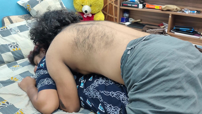 Vaigavarun45: Malayali-koppel hete kontlikken romantiek