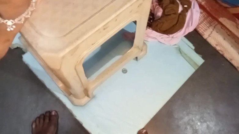 Raja puja: Indiancă bhabhi sexy drăguță, futai puccy, muie și futai pe la...