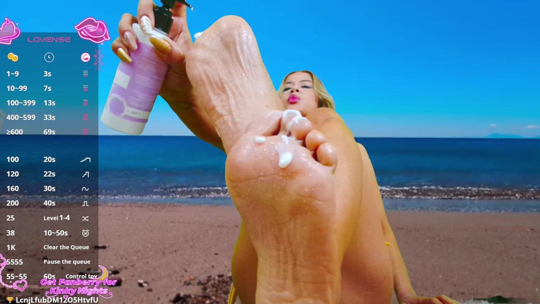 Nikilarose: Caliente Colombiana Te Muestra Su Culo En Plena Playa