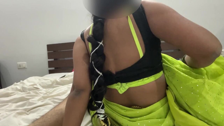 desi_babe1234: Heet Indisch tienermeisje in Saree uitgekleed en ruw geneukt door...