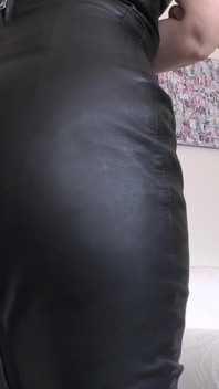 Sii il mio culo vestito di pelle! Lady Victoria Valente