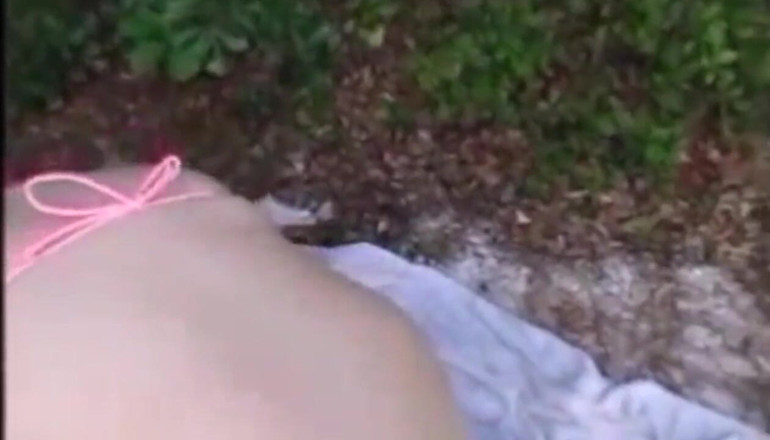 Fat House Wife: Gorąca mama w seksownym bikini dostaje gruby tyłek smacked na...