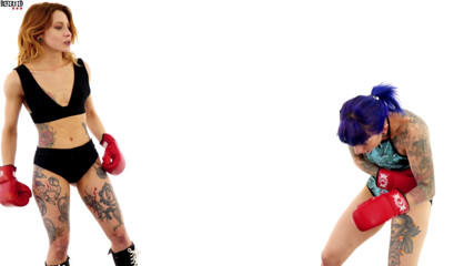 Defeated Sex Fight: Eli & stella - aşırı boks maçında ateşli dövmeli kızlar