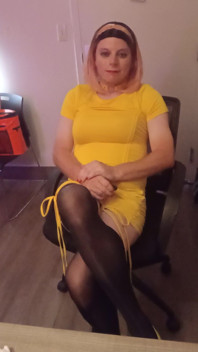 Gurl in Yellow