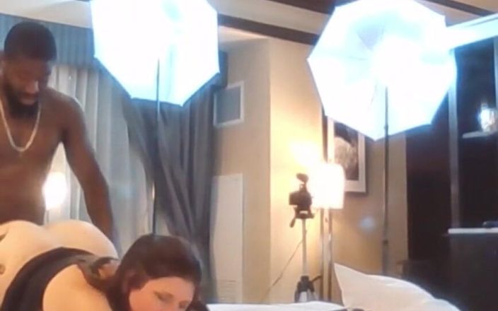 TrotzillaTheGod: Suckulenta Samantha kan ta en BBC